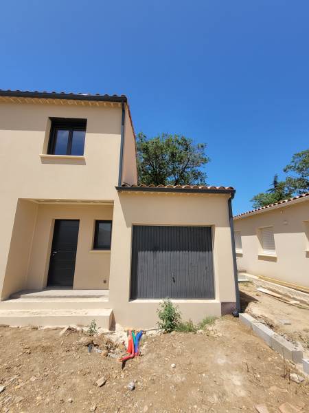 Installation de gouttières en aluminium gris anthracite à Caphan dans les Bouches-du-Rhône