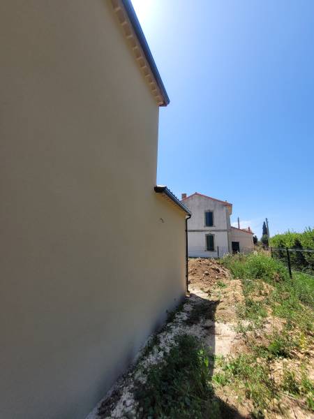 Installation de gouttières en aluminium gris anthracite à Caphan dans les Bouches-du-Rhône